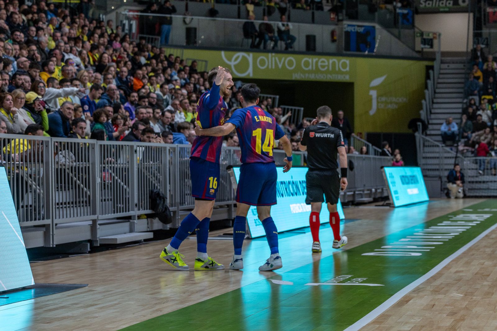 Las mejores imágenes del espectacular encuentro entre Jaén Paraíso Interior FS y Barça (3-3)