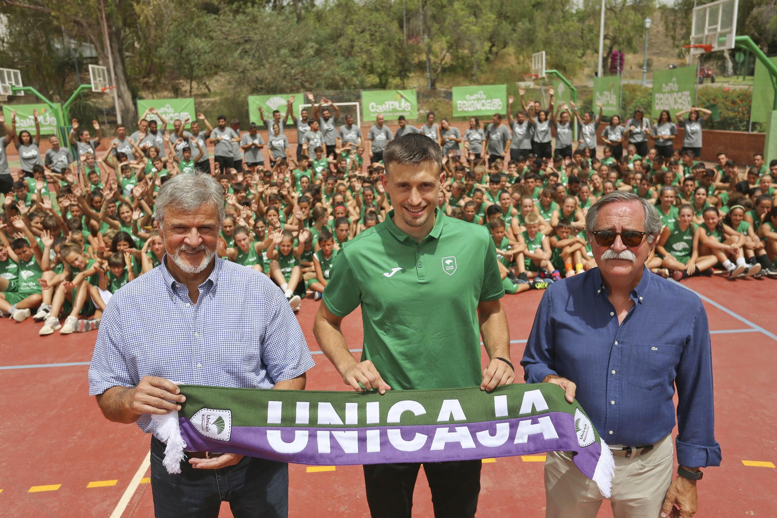 Las fotos de la presentación de Aleksa Avramovic