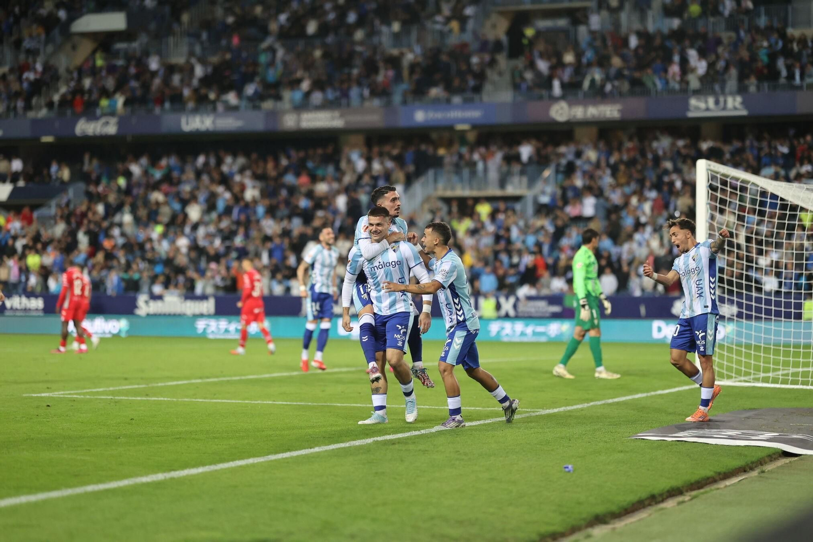Las fotos del imponente ambiente en La Rosaleda en el Málaga - Córdoba CF