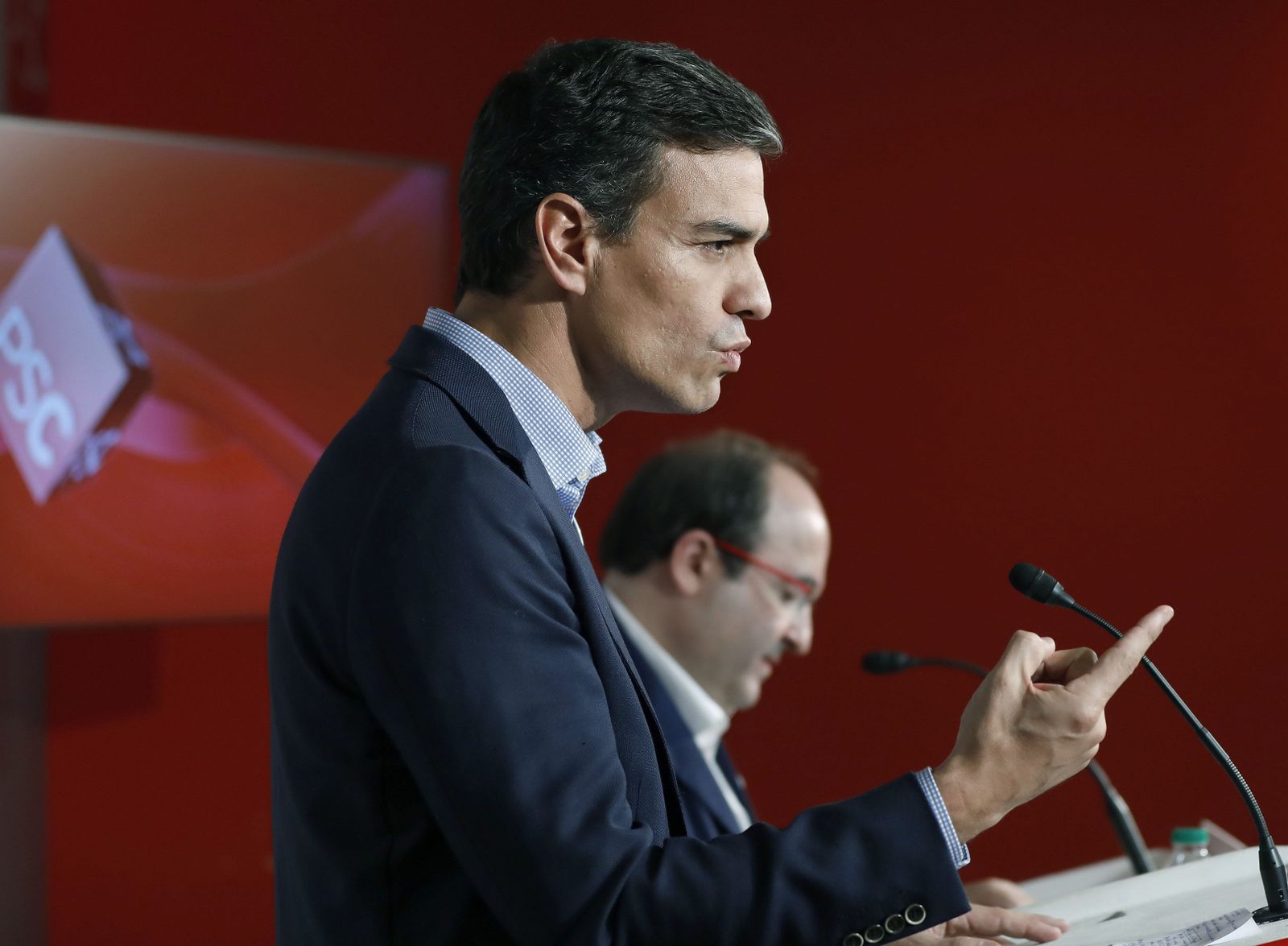 Pedro Sánchez durante la comparecencia que ofreció el lunes en Barcelona con Miquel Iceta.