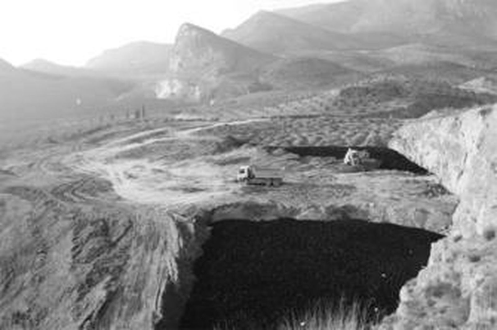 Balsa de alpeorujo que supuestamente contaminó el acuífero de Raja Santa, en Atarfe.