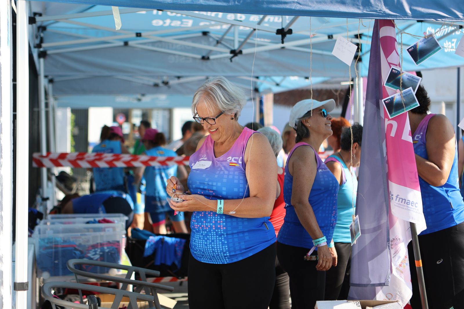 Más de 100 mujeres supervivientes de cáncer participan este sábado en una Regata Nacional en Málaga