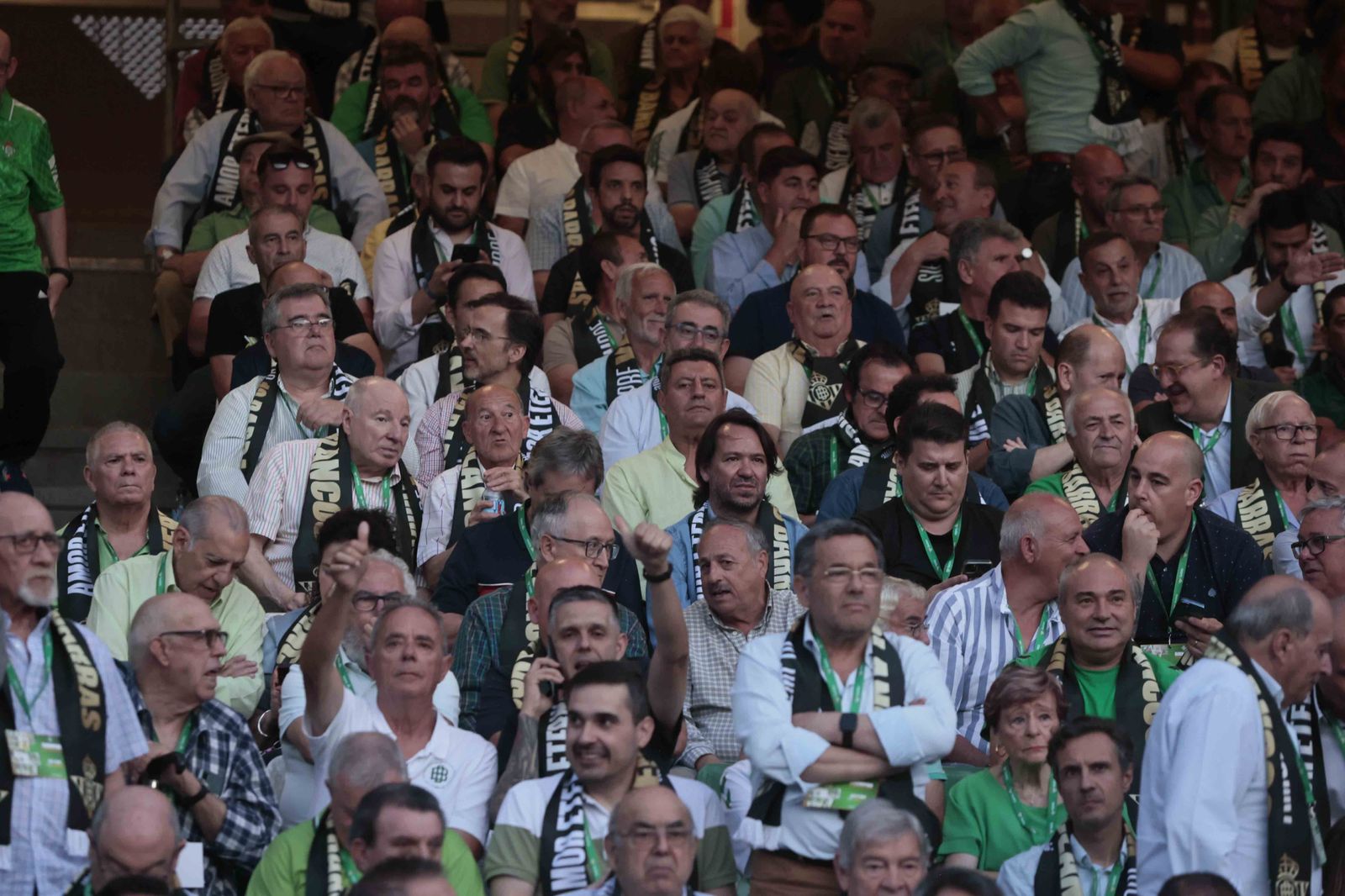 Búscate en el acto Siempre Verdiblancos