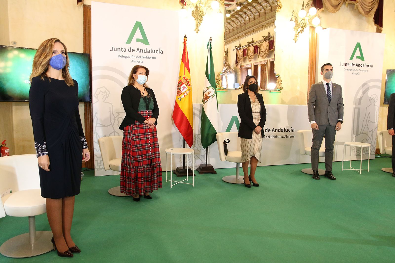 Fotogalería de la entrega de banderas por el Día de Andalucía
