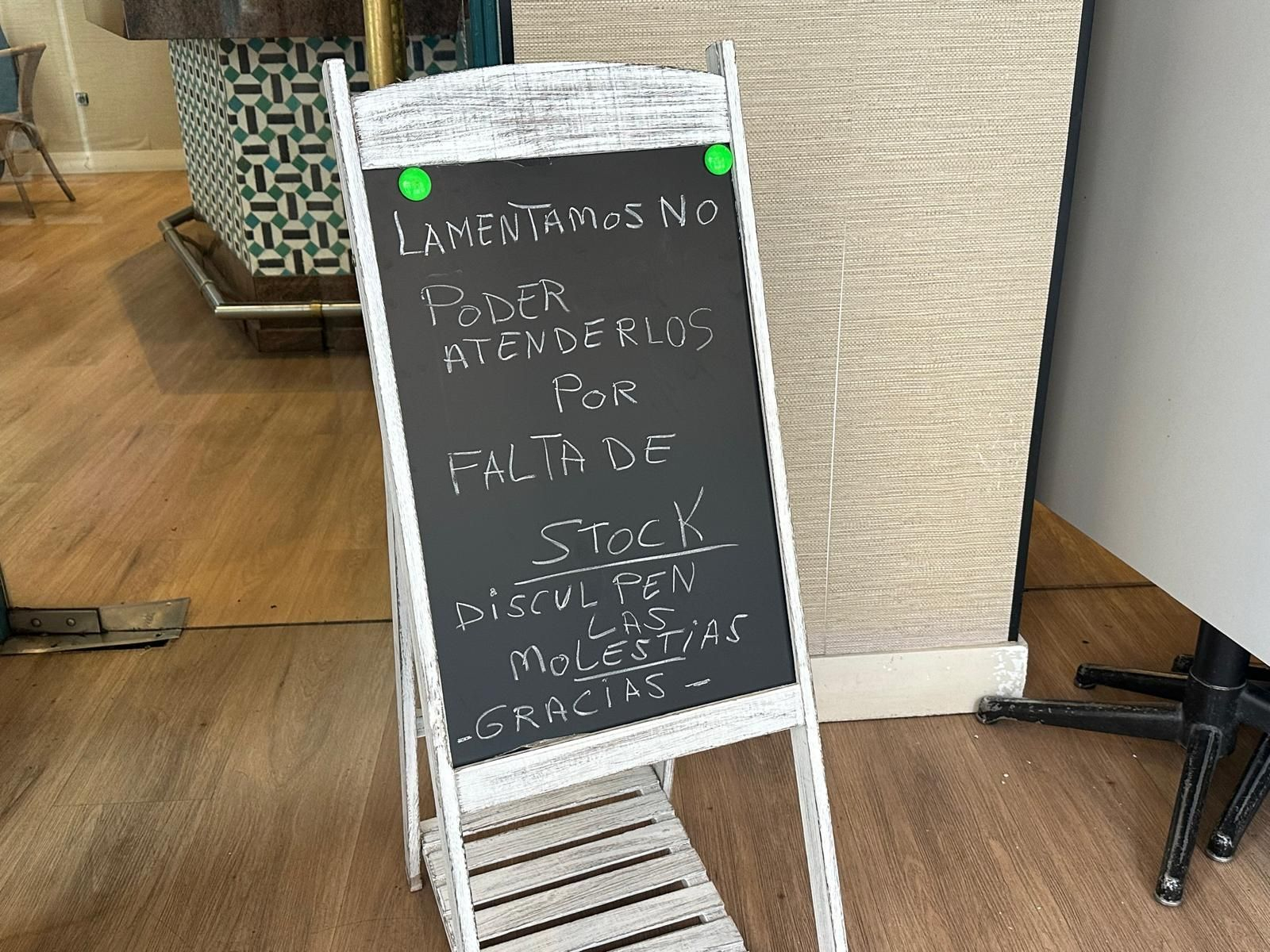 Cartel informativo en La Castellana.