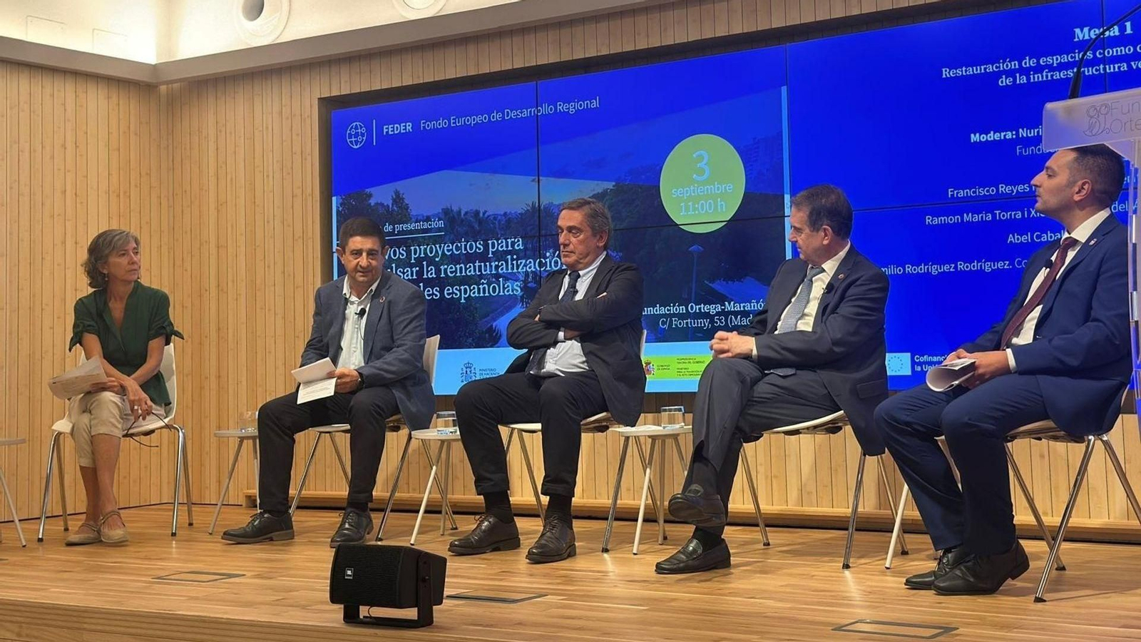 Francisco Reyes presenta el proyecto Renaturavía en la mesa redonda sobre restauración de espacios.