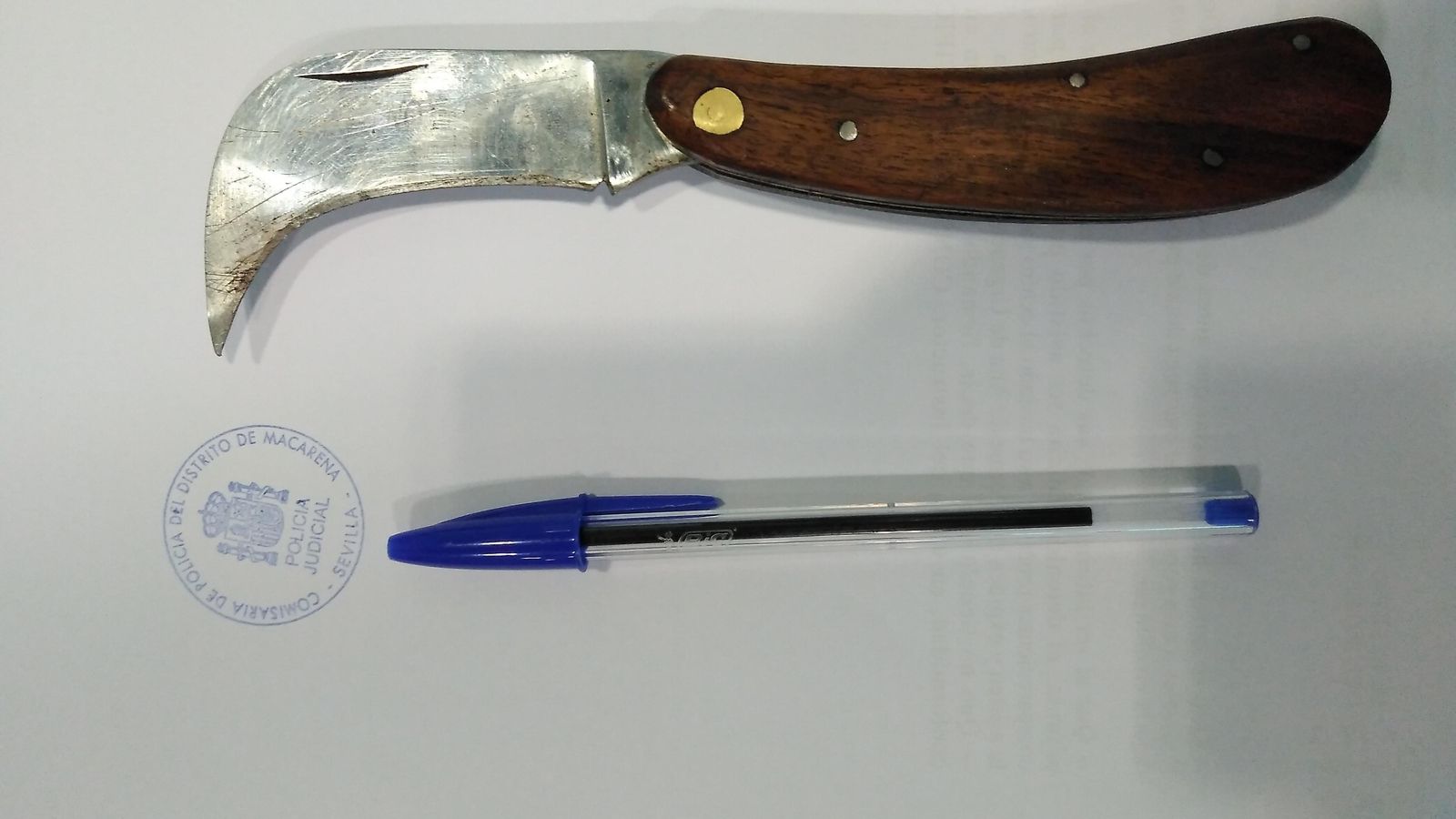 La navaja que usaba el arrestado en los robos.