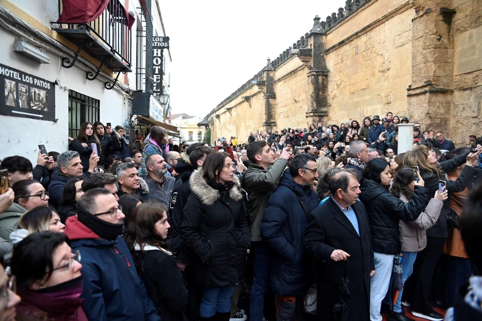 El traslado de la Hermandad del Amor de Córdoba, en imágenes