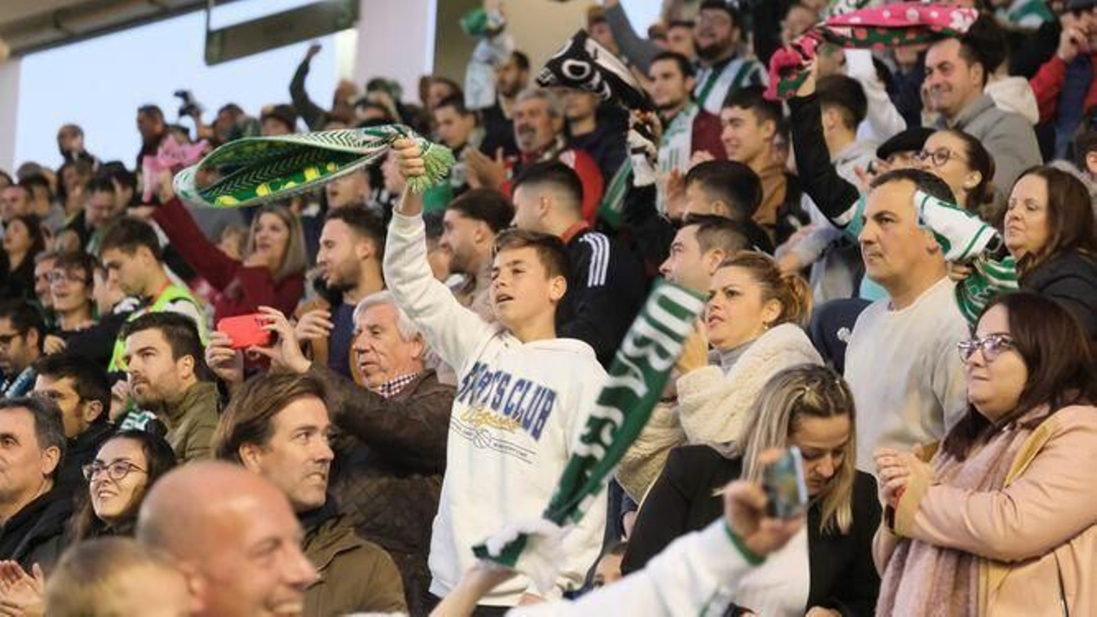 Aficionados del Córdoba, en el Nuevo Arcángel