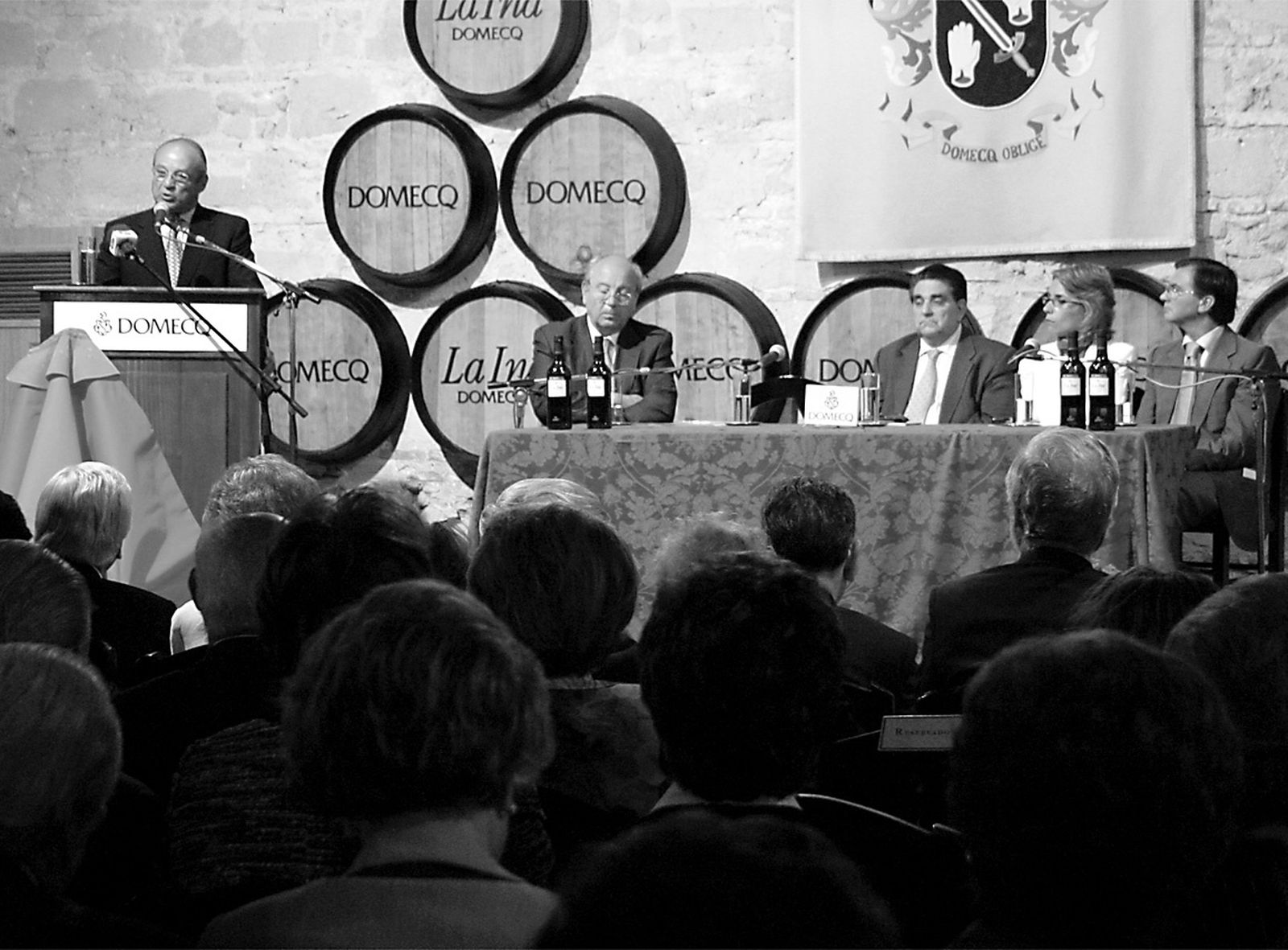 Pronunciando el Pregón del Toreo que organiza la Tertulia 'Los 13' en los Claustros de Domecq en 2005.