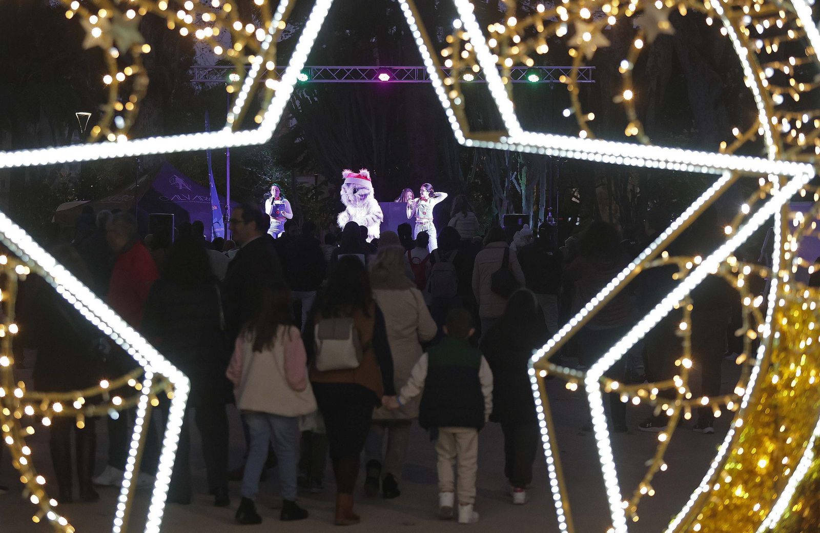 Las fotos del cantajuegos navideño en el Parque María Cristina de Algeciras