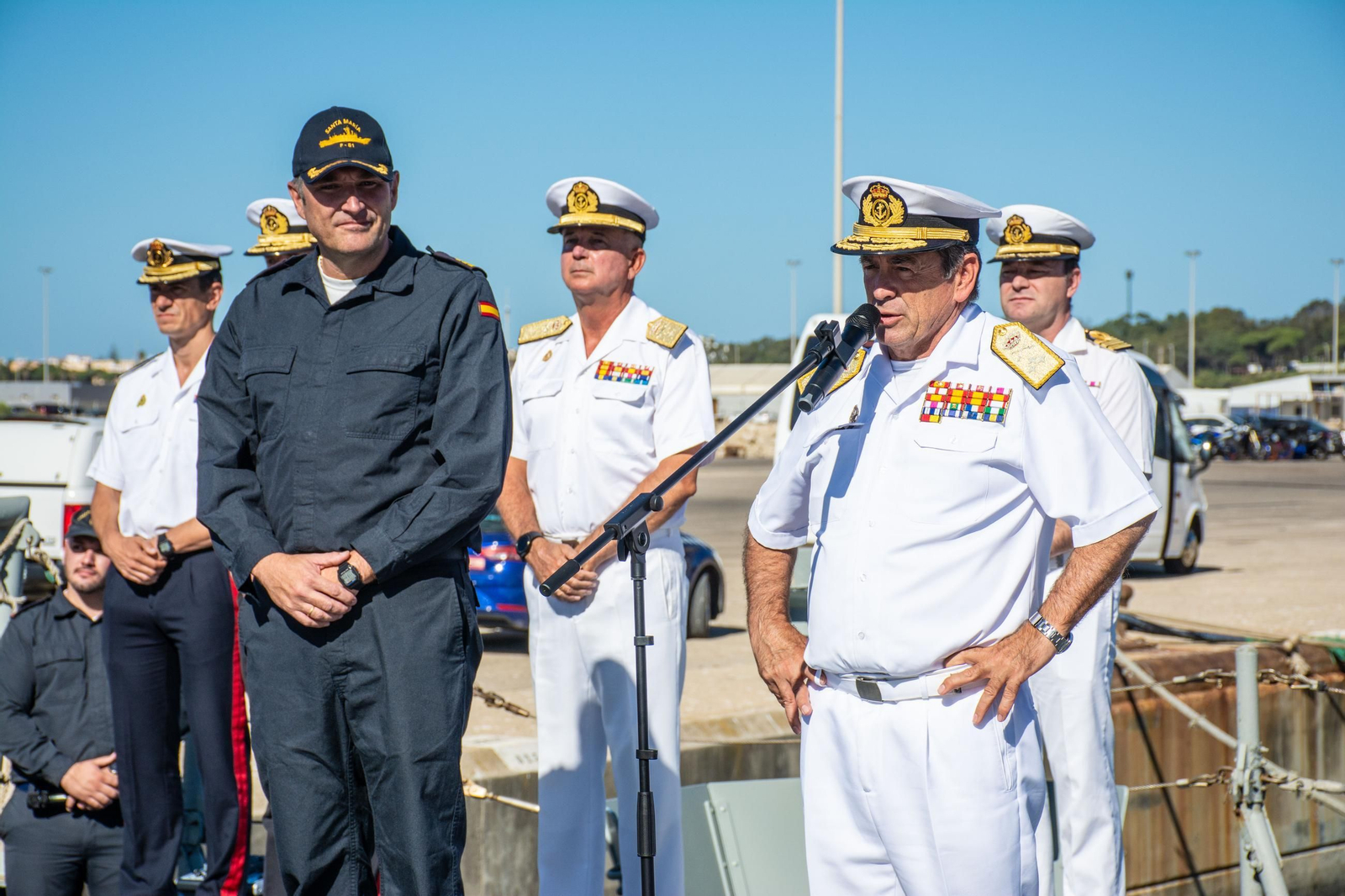 Las imágenes de la despedida de la fragata 'Santa María' de la Armada, rumo a la misión Atalanta