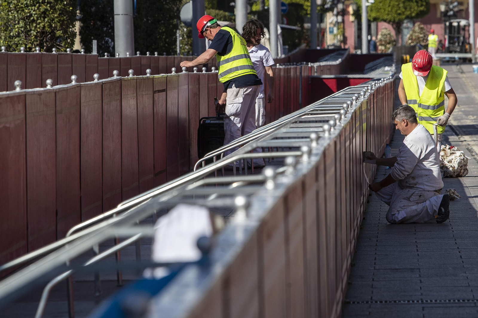Últimos retoques en los palcos de la Carrera Oficial.