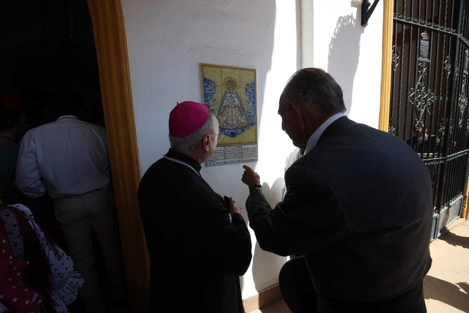 El Simpecado de Jerez a los pies de la Virgen del Rocío