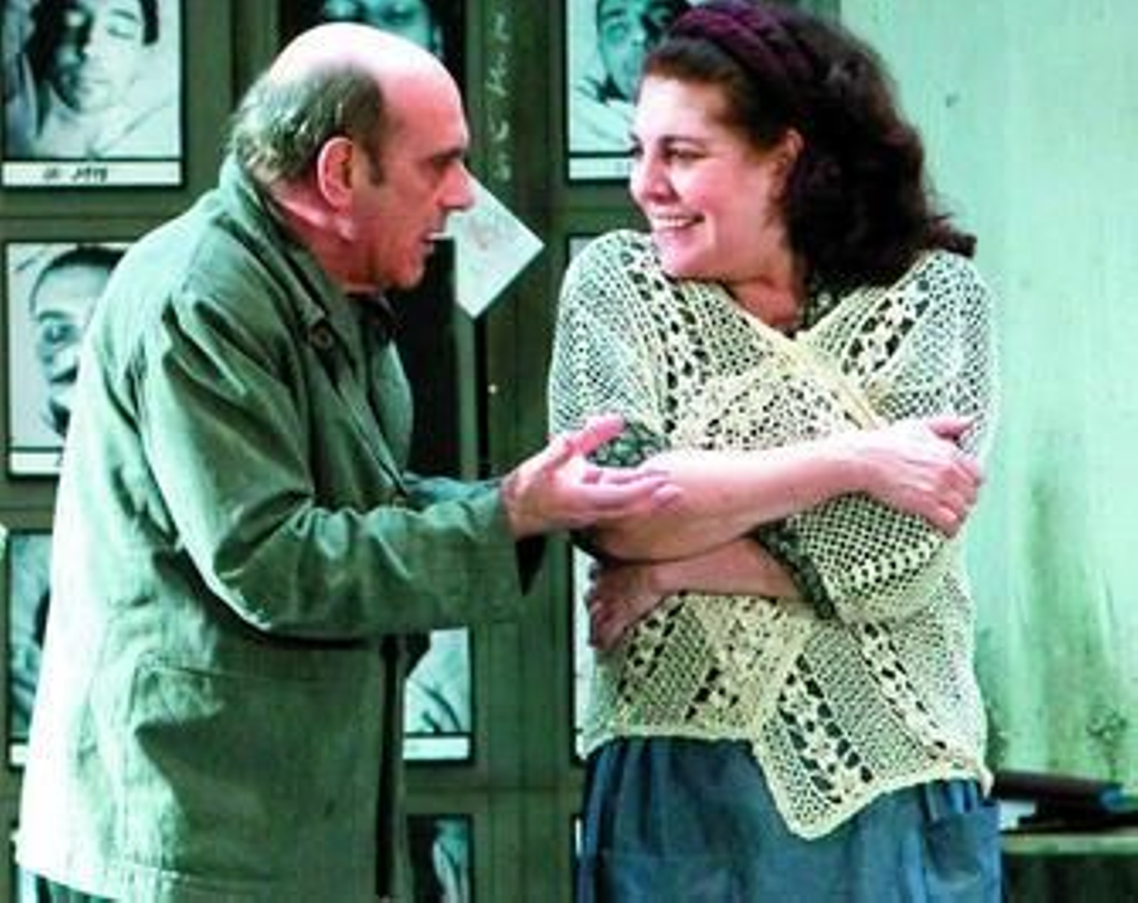 Eusebio Lázaro y Charo López en una escena de 'El otro lado'.