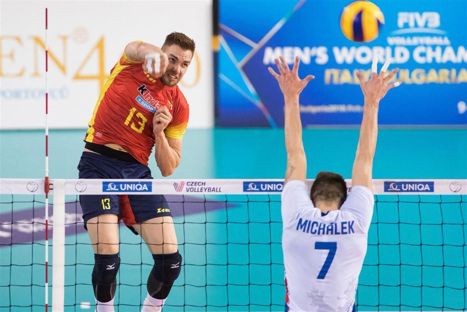 Andrés Villena, durante un partido con la selección nacional