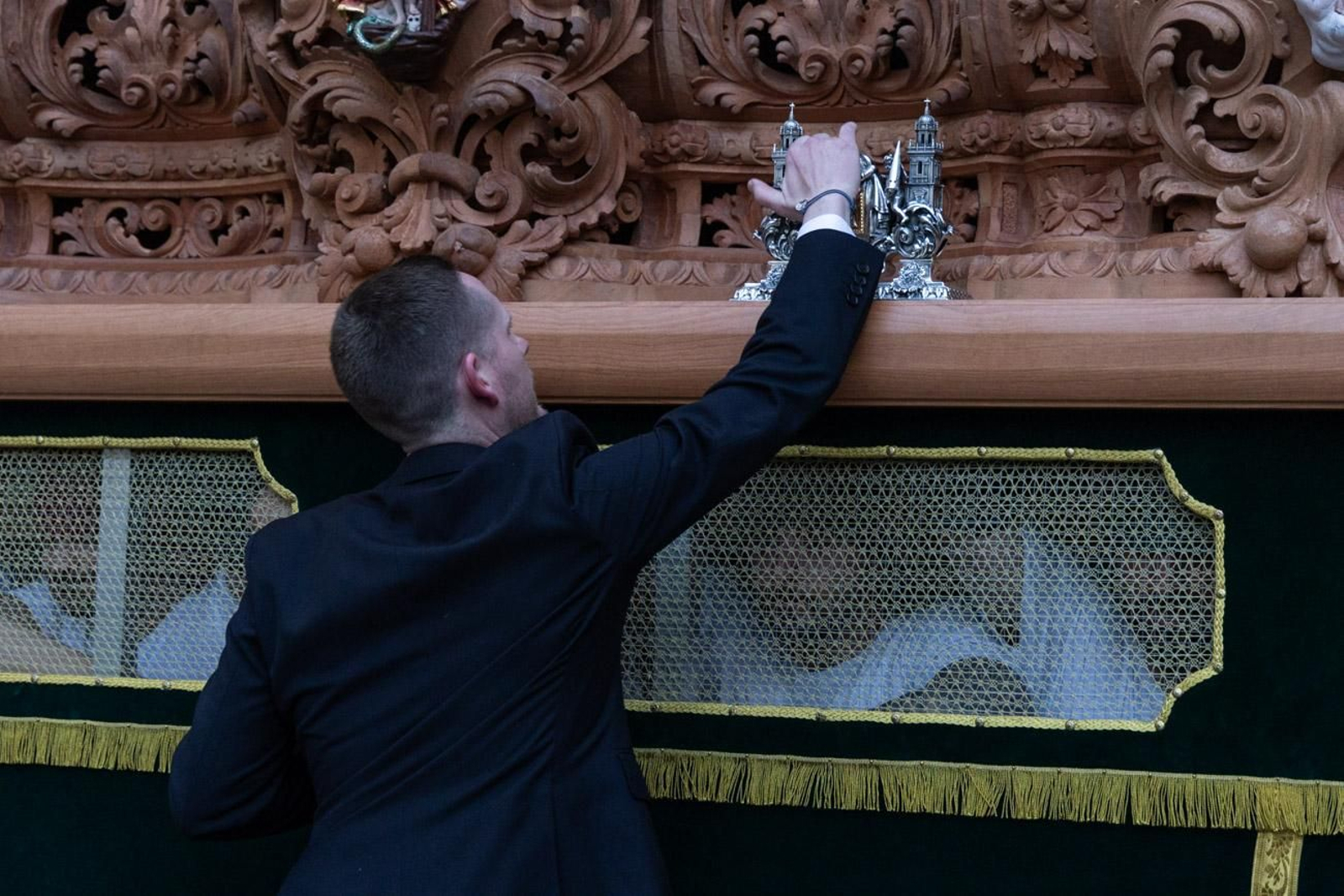 Las cofradías de la Vera Cruz, Expiración y Gran Poder lucen sus cortejos en la calle