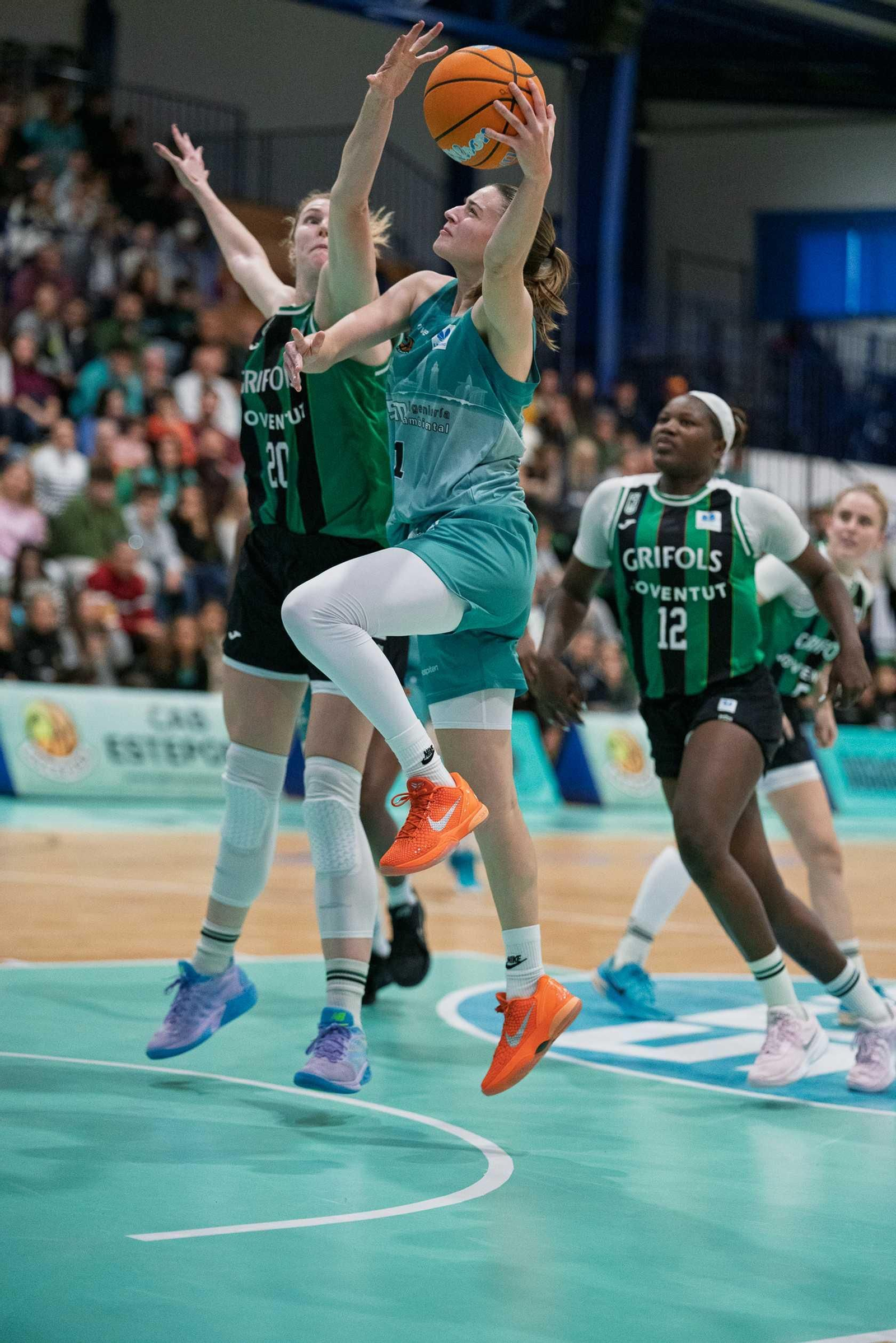 Gran remontada del CAB Estepona ante el Joventut (66-62)