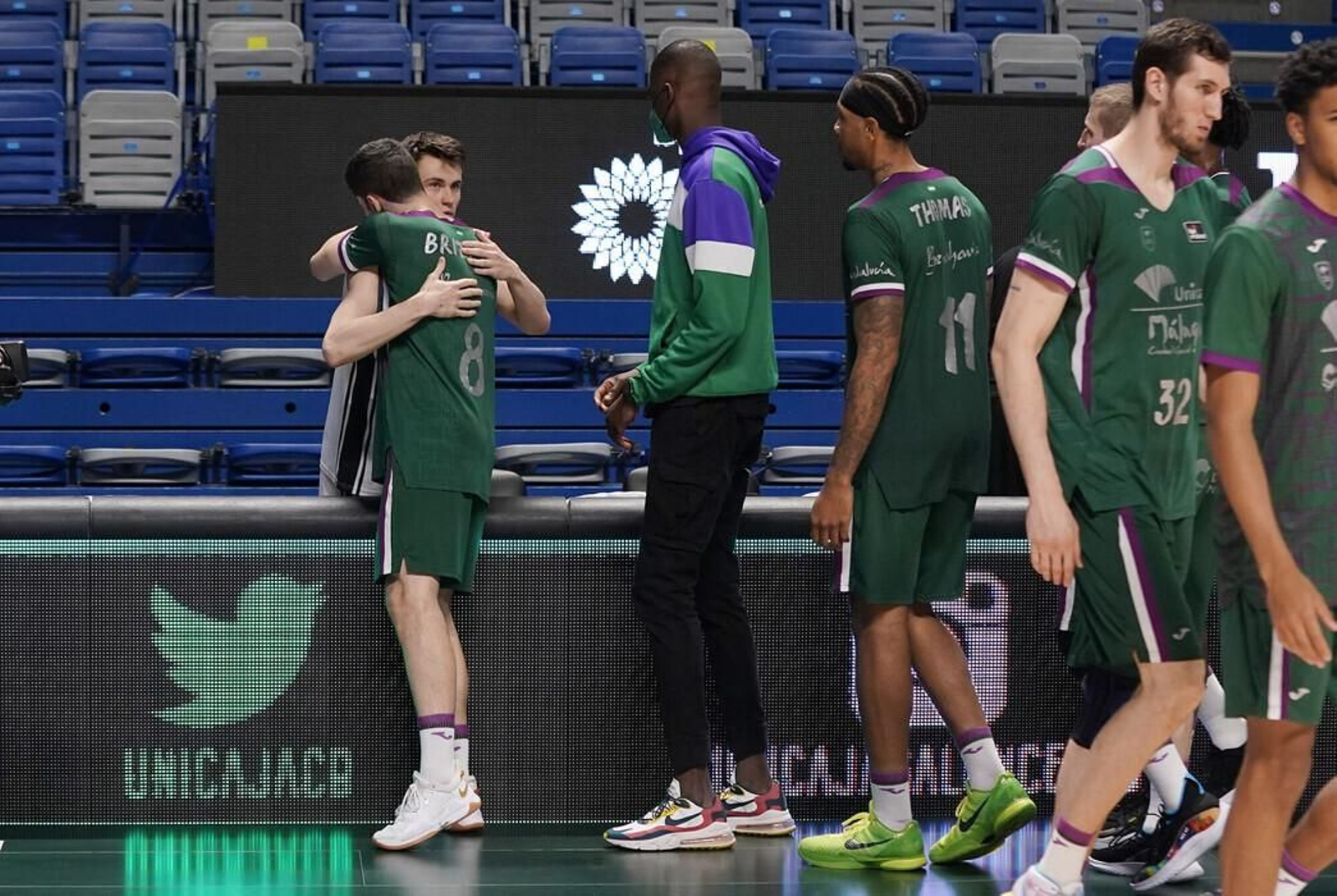 Darío Brizuela abraza a Dimitrijevic. Darío Brizuela abraza a Dimitrijevic.