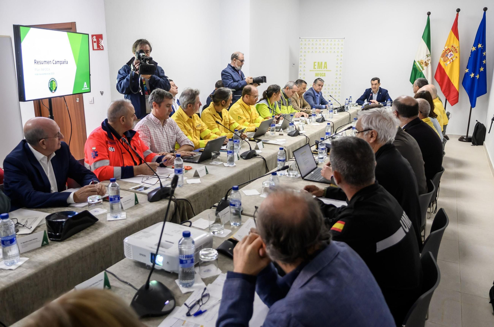 Moreno preside la reunión del Comité Asesor Regional del Plan Infoca en Aznalcóllar.