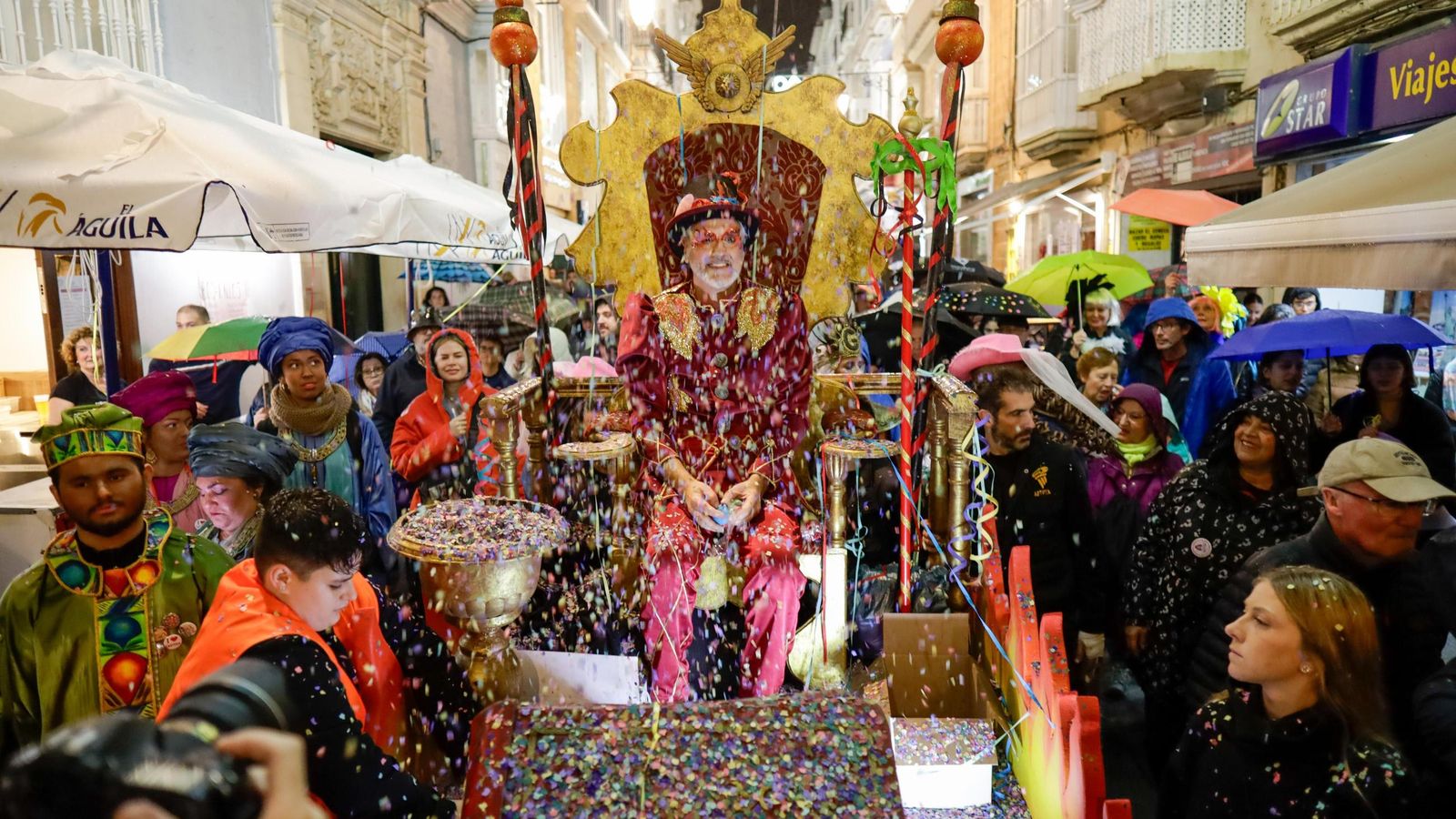 Búscate entre las mejores imágenes de la quema del dios Momo