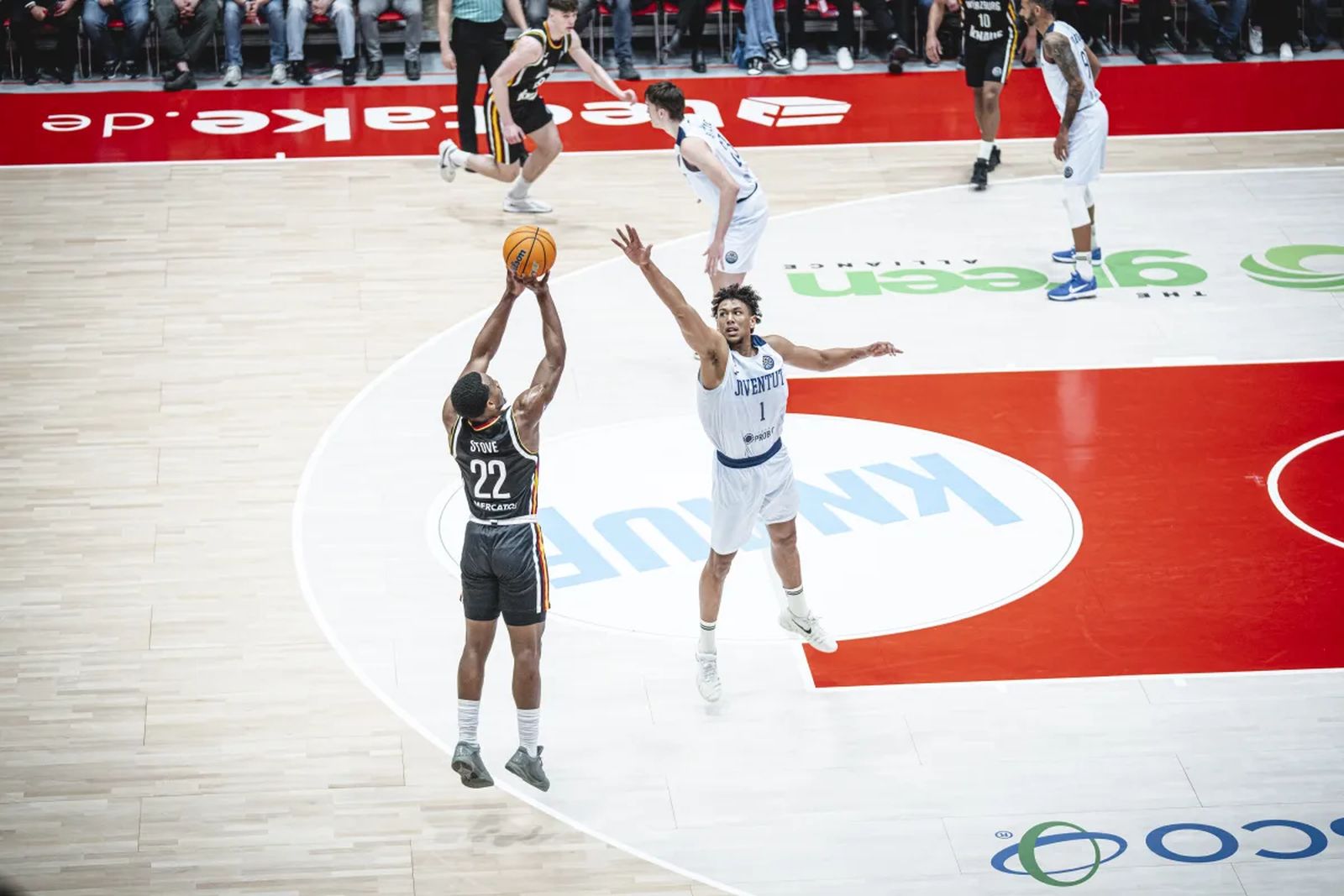 BCL: El Joventut marca el paso y el Unicaja le sigue