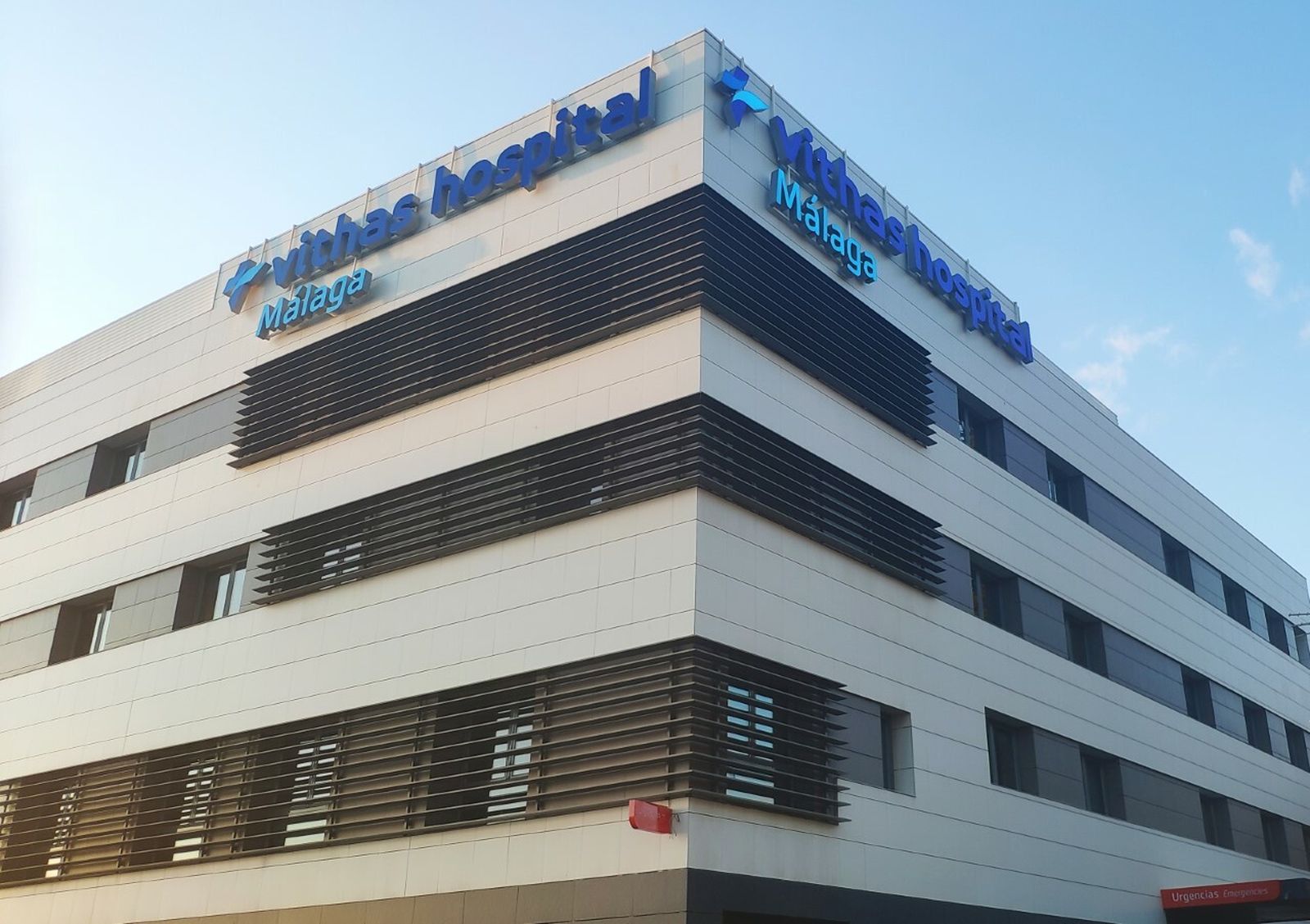 El hospital con su nuevo nombre en la fachada.