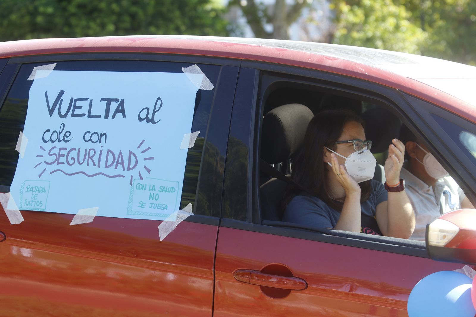 La caravana por una vuelta al cole segura en Córdoba, en fotos