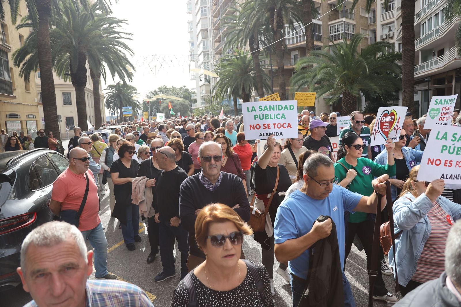 Todas las fotos de la manifestación en Málaga contra el "deterioro" de la sanidad pública