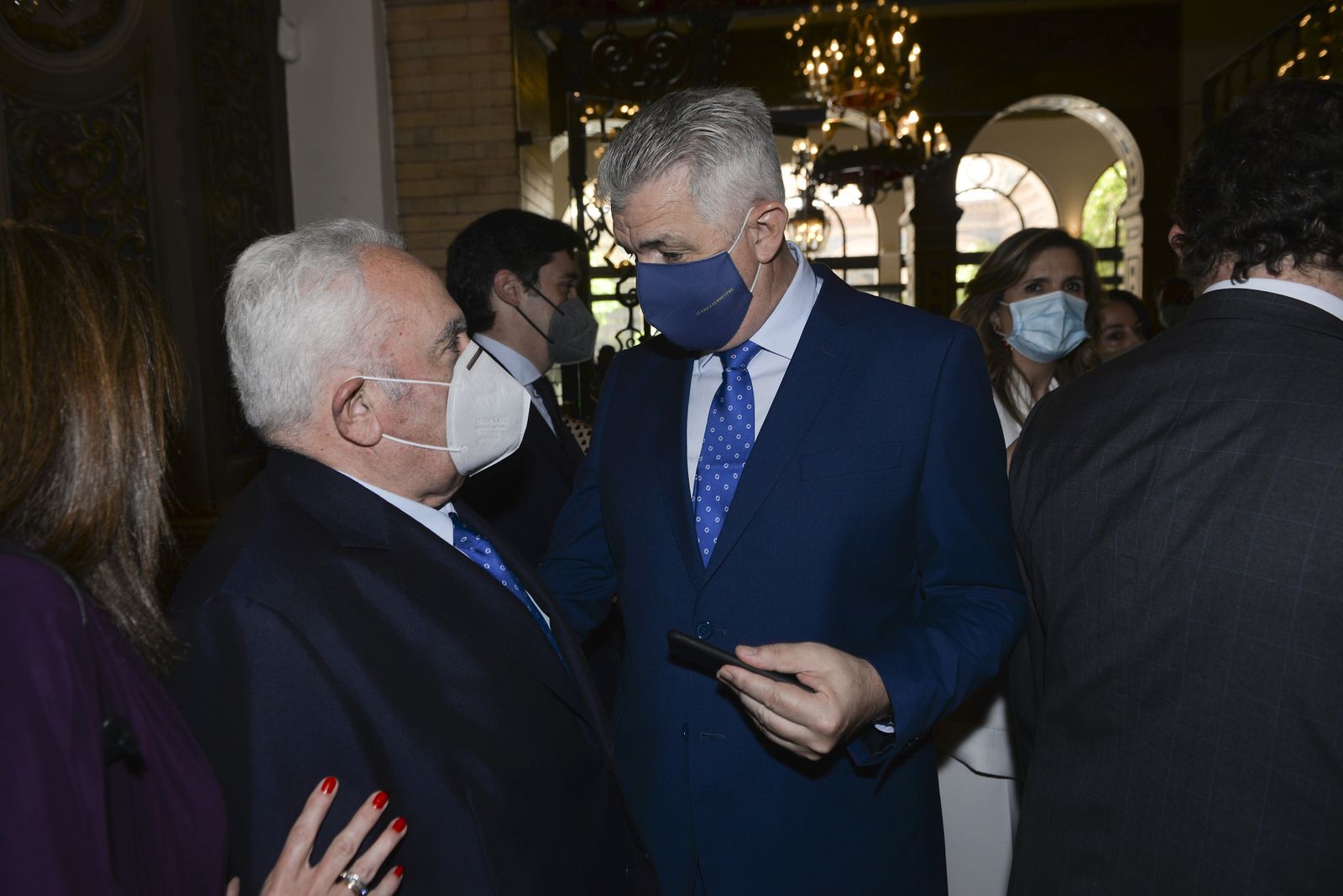 Imposición de la Encomienda de la Orden de la Cámara de España