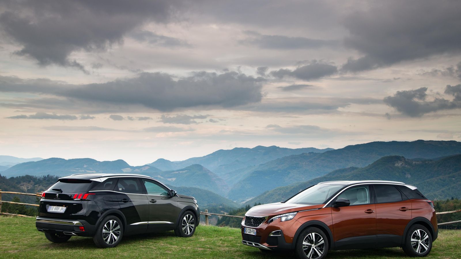 El primer SUV más buscado en Internet como objetivo de compra es el Peugeot 3008.