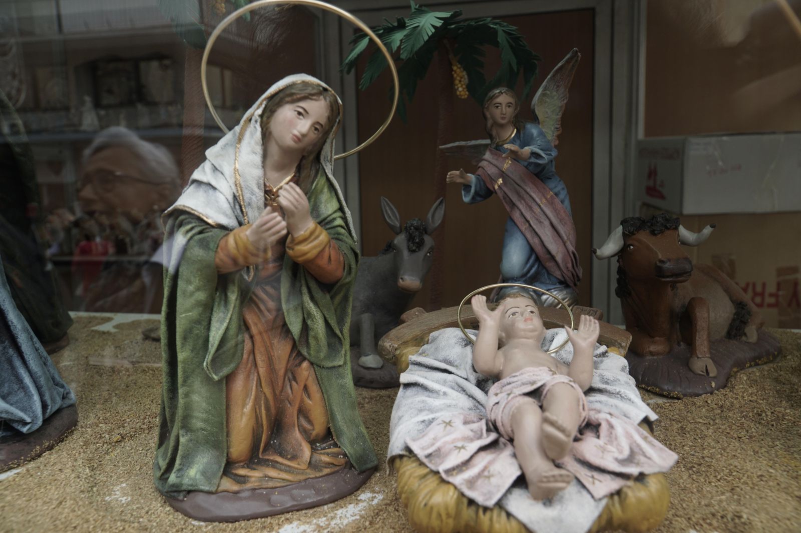 Adornos navideños en los escaparates