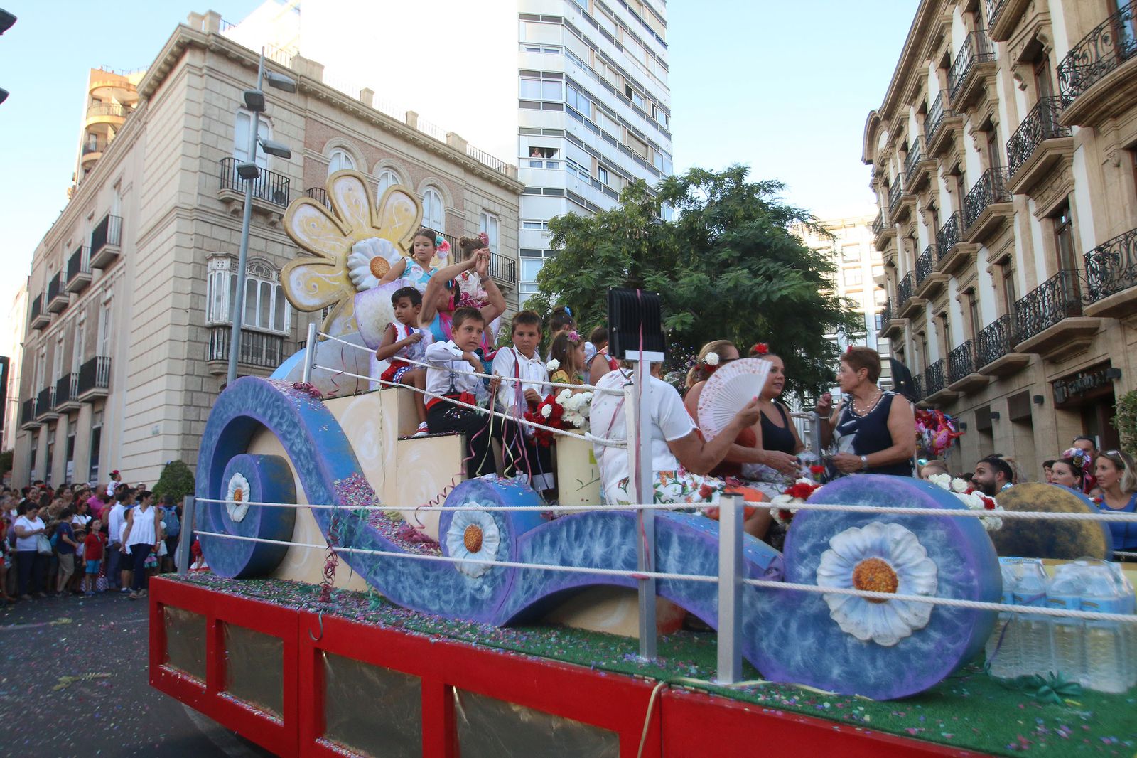 Fotogalería de la Batalla de Flores. Feria de Almería 2019