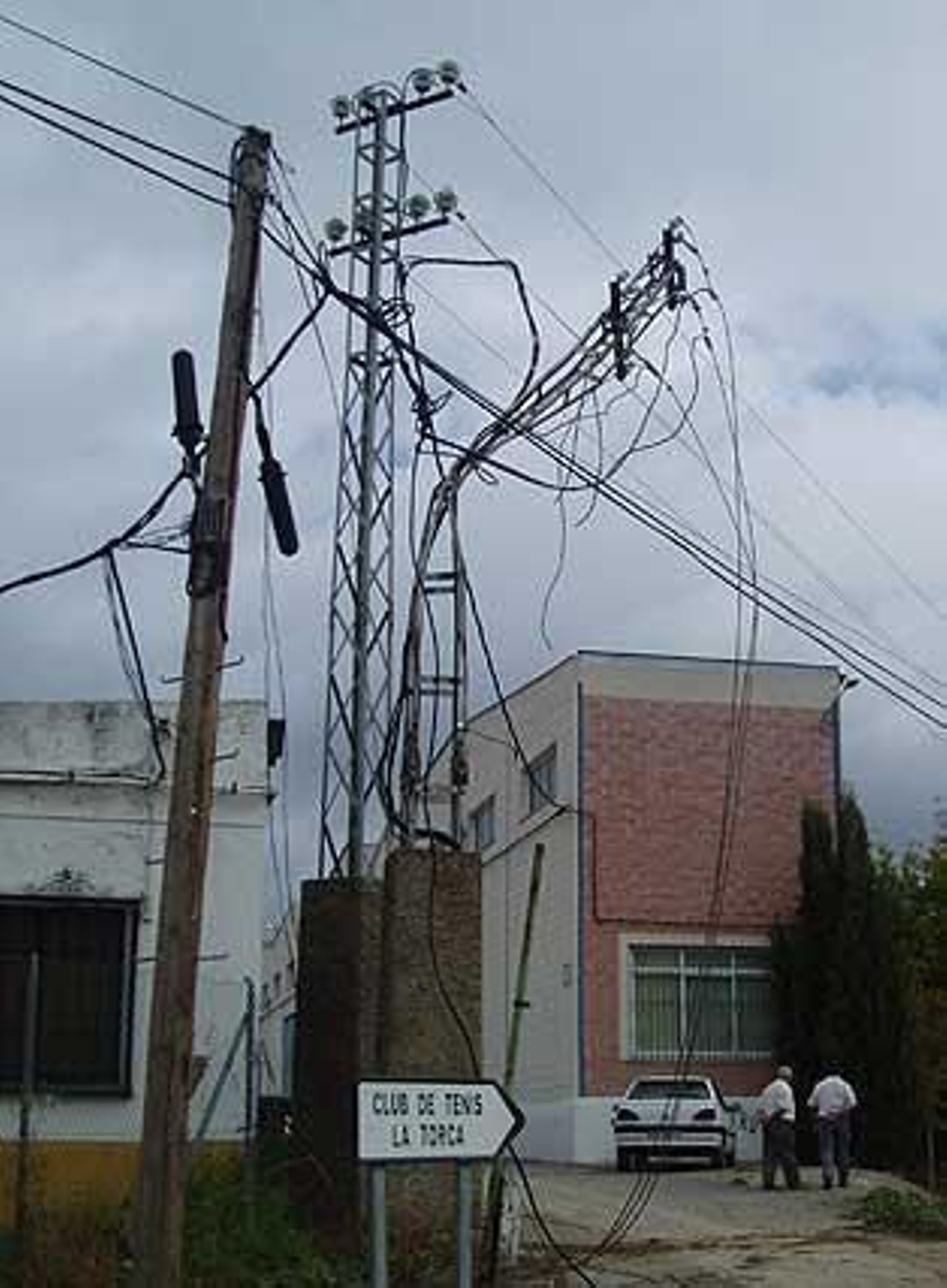 La crecida del río Lucena inunda 200 naves construidas junto a su cauce
