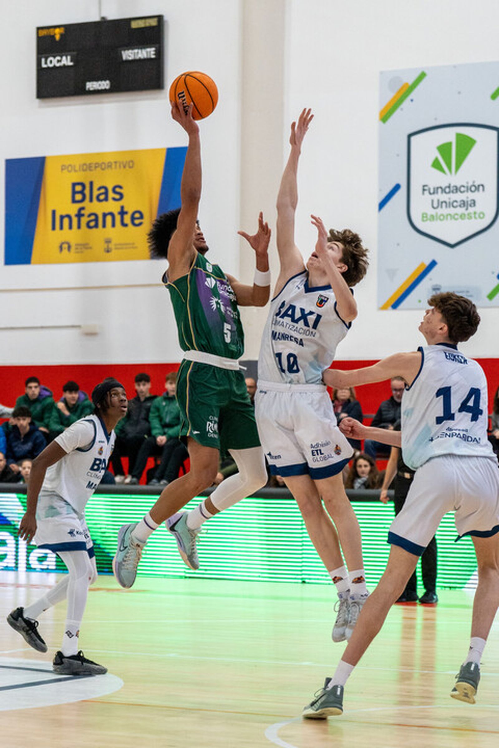 Liga U22: Carácter y remontada del Unicaja ante el BAXI Manresa (88-85)