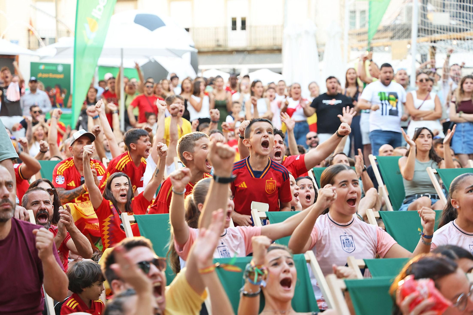 Imágenes de la Fan zone en Huelva de la Final de la Eurocopa entre Inglaterra y España Imágenes de la Fan zone en Huelva de la Final de la Eurocopa entre Inglaterra y España