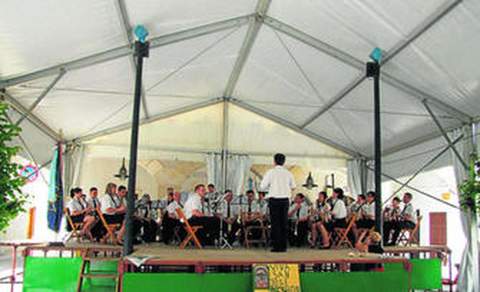 Concierto de las bandas de música de Abrucena y la Hermandad de San José en Terrassa tras la toma de la plaza.