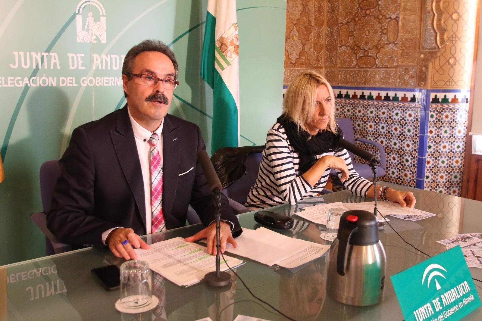 Alfredo Valdivia, delegado de Cultura, con Carmen Méndez, jefa de Servicio de Instituciones y Programas Culturales.
