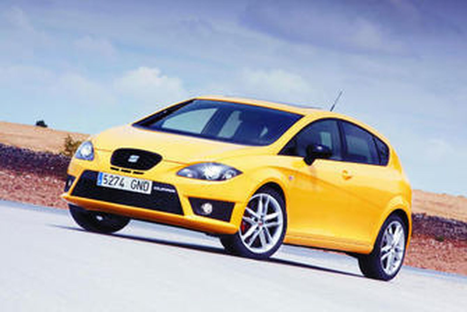 El nuevo Seat León Cupra escala un peldaño más en cuanto a la estética exterior e interior y en calidad percibida.