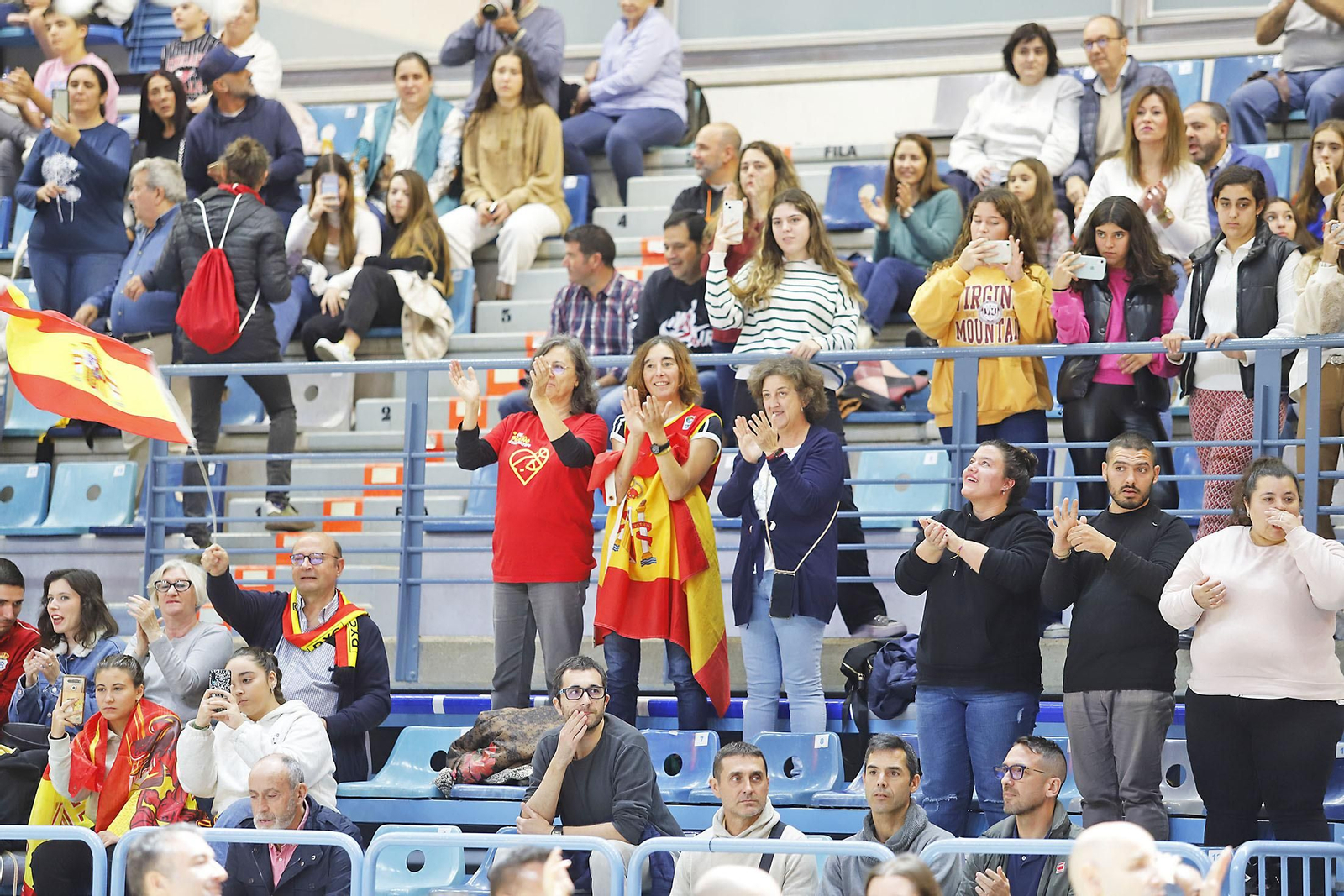 Ambiente en las gradas en el partido de la selección Española femenina de baloncesto contra Islnadia