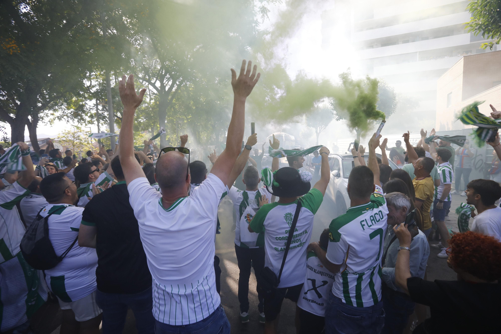 Las mejores fotos de la afición del Córdoba CF en la previa del partido ante el Barcelona Atlètic