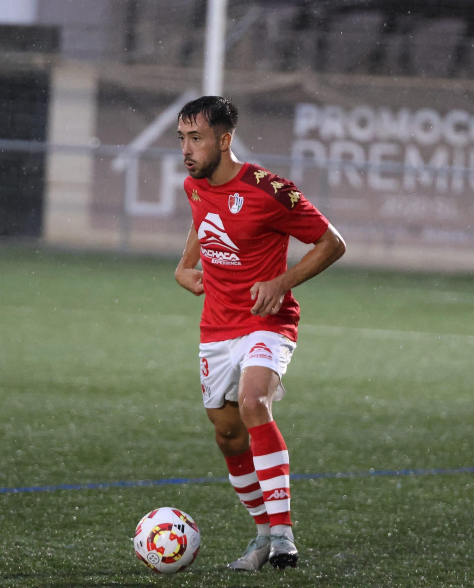 Alejandro Parra, en un partido con la camiseta armillera. Alejandro Parra, en un partido con la camiseta armillera.
