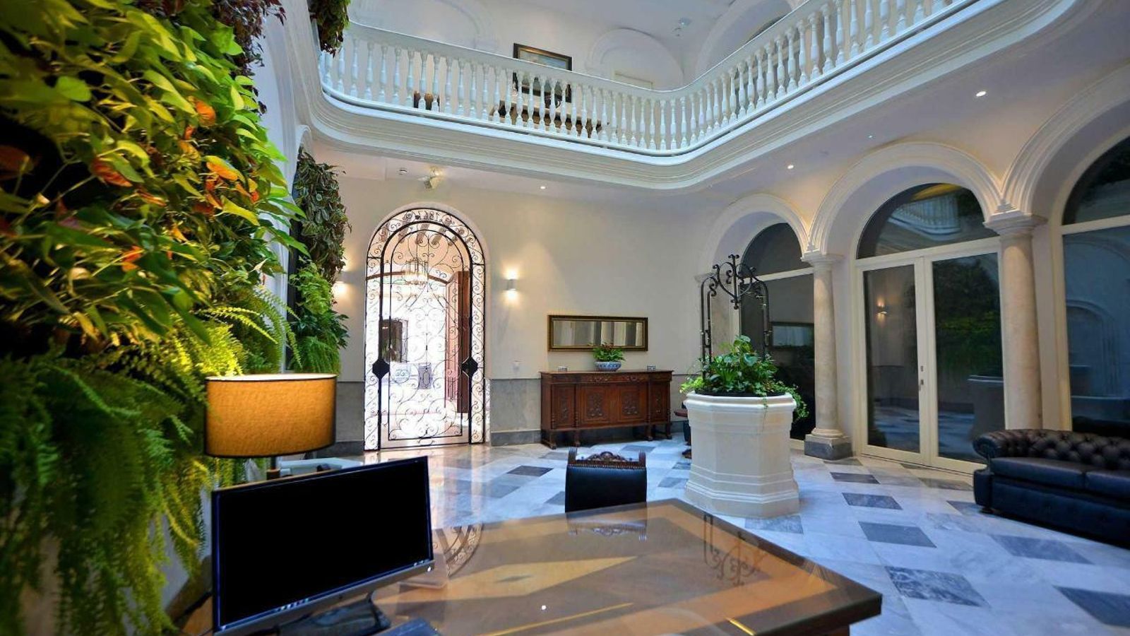 Patio principal del alojamiento.