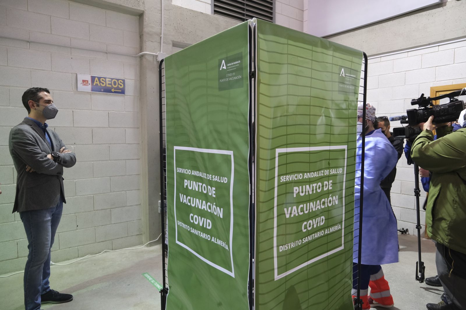 Fotogalería vacunación COVID-19 en el Palacio de los Juegos Mediterráneos. Almería