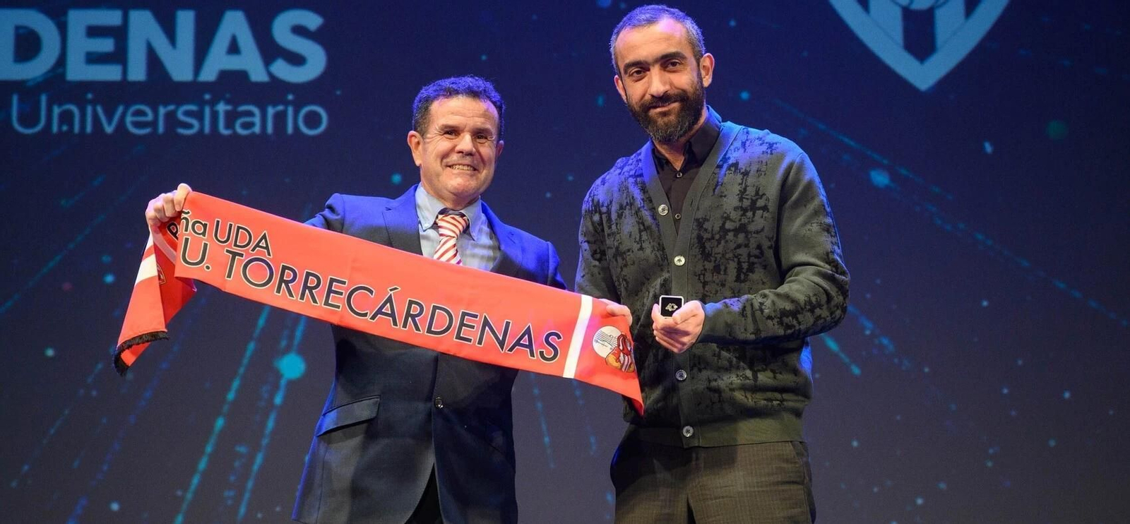Miguel Ángel Mingorance y Mohamed El Assy en el momento de recibir la distinción. Miguel Ángel Mingorance y Mohamed El Assy en el momento de recibir la distinción.
