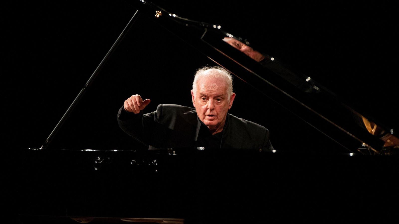 Otra imagen del pianista argentino en el Palacio de Carlos V.