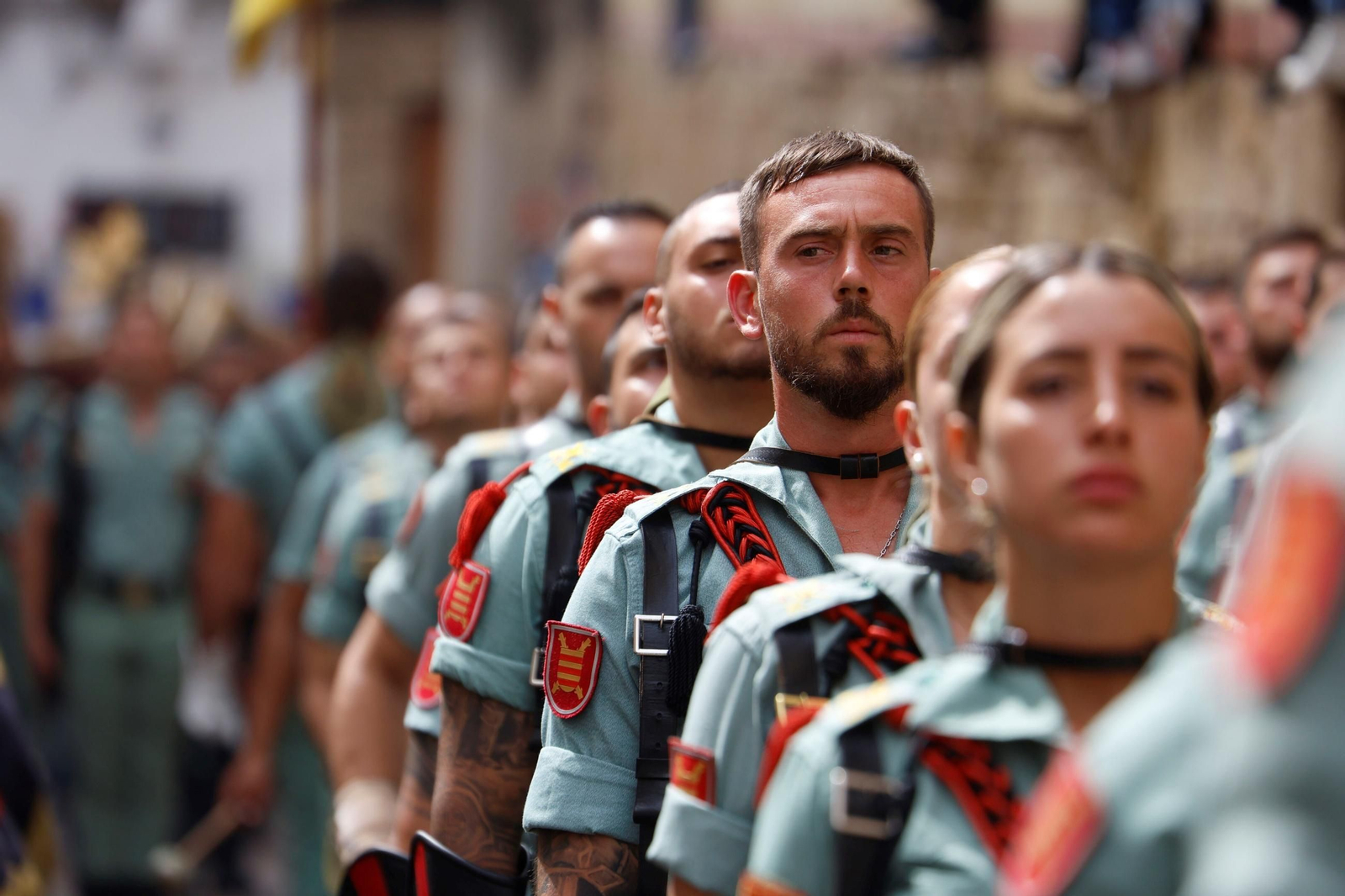 El vía crucis de la Caridad con la Legión en el Viernes Santo de Córdoba, en imágenes