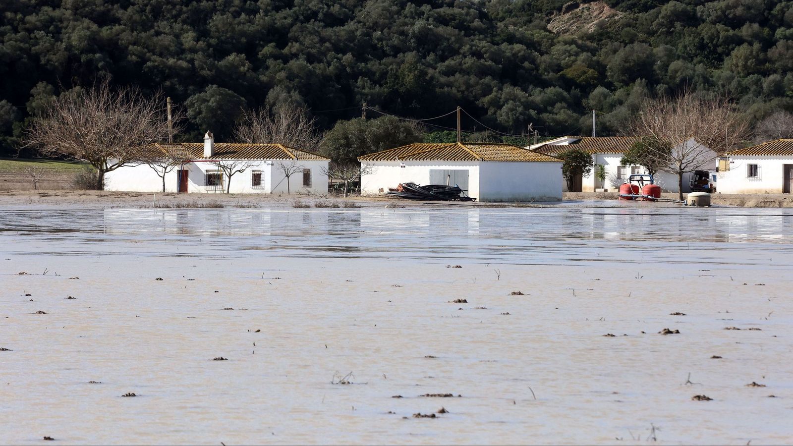 El agua mantiene anegados aún terrenos en Los Cejos del Inglés.