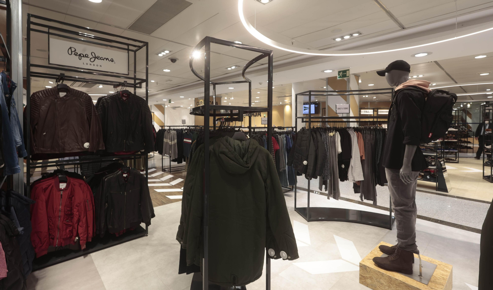 El Corte Inglés presenta las nuevas tiendas en su centro de Sevilla Este