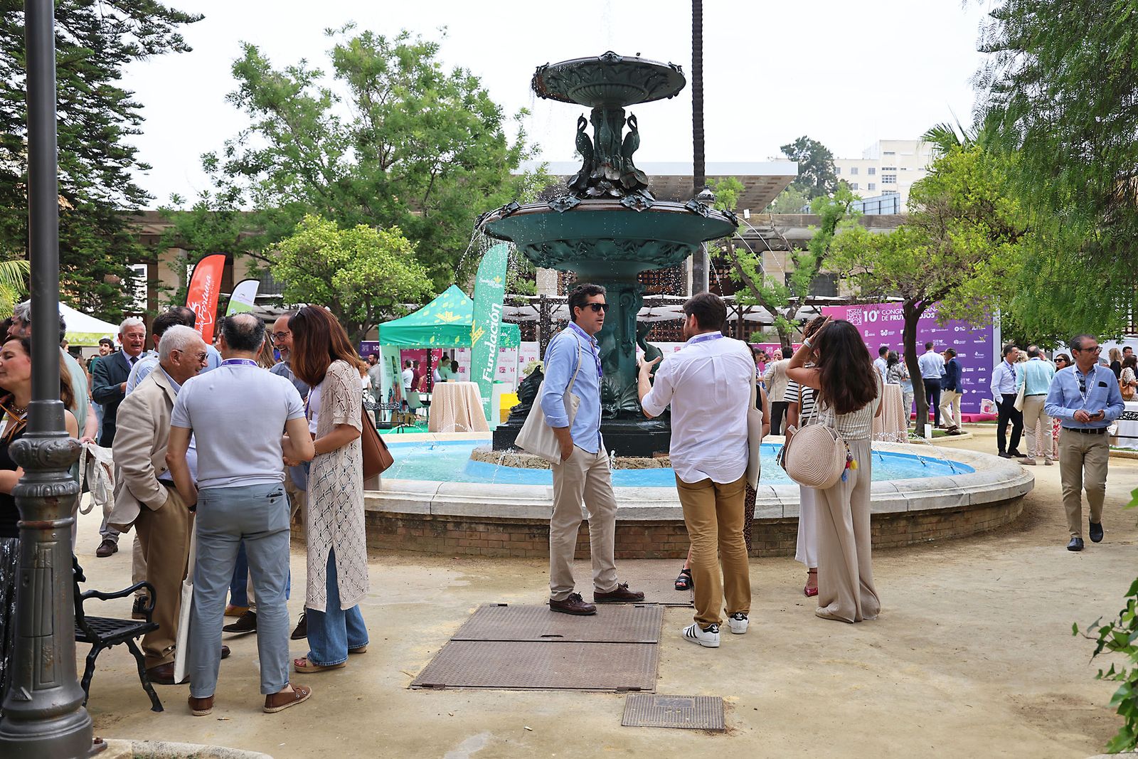 Imágenes del ambiente en el X Congreso de Frutos Rojos de Huelva